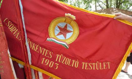 Csorvás - Retro majális - a Tűzoltó egyesület zászlója